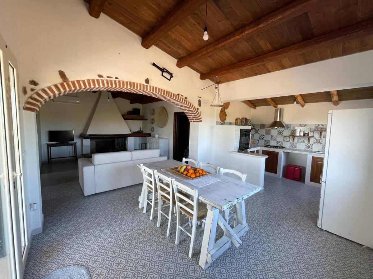 Casa Vacanze Gollei, オロゼーイ エクステリア 写真