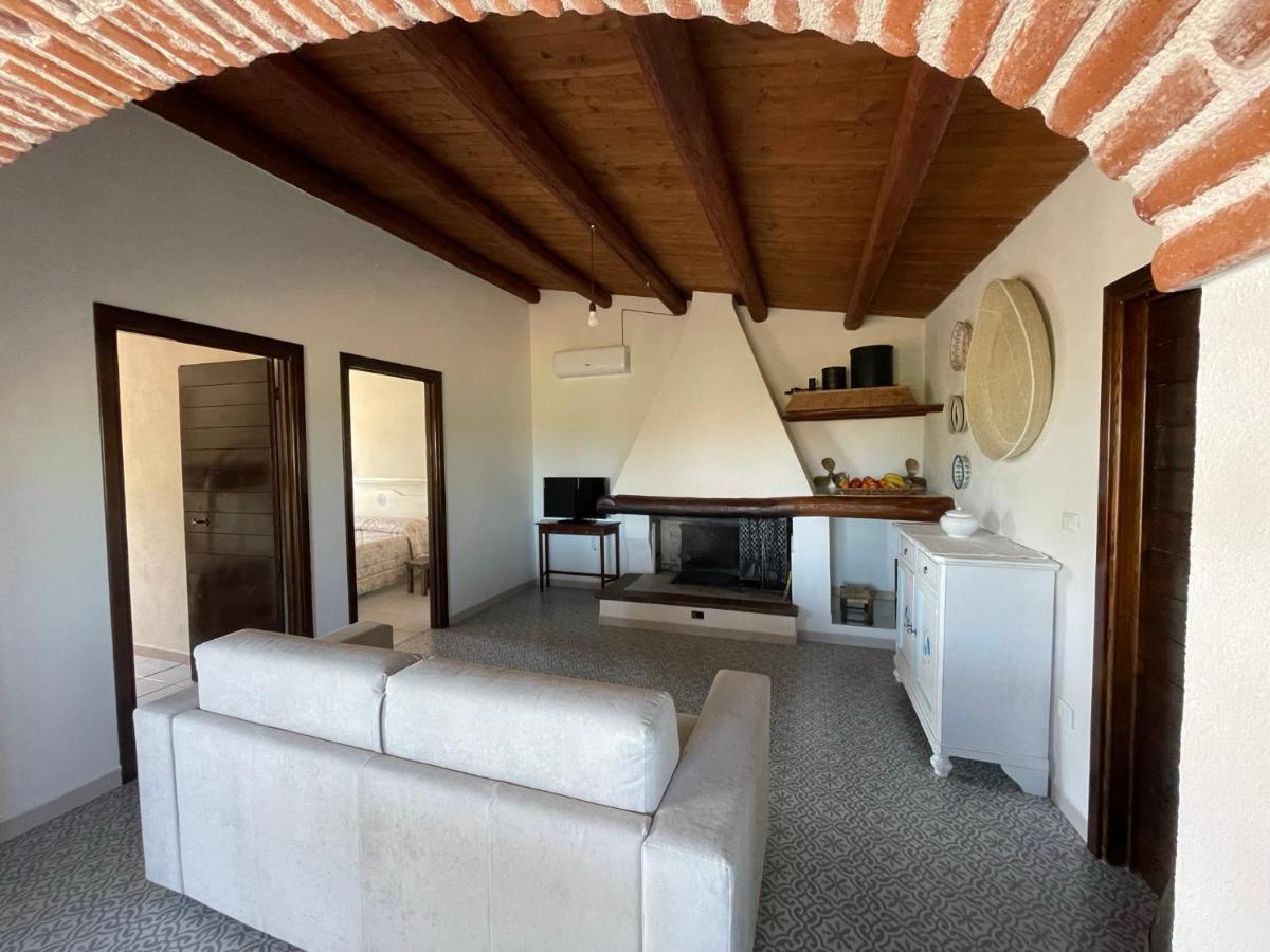 Casa Vacanze Gollei, オロゼーイ エクステリア 写真