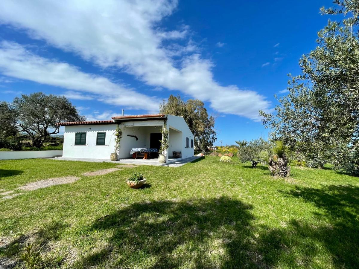 Casa Vacanze Gollei, オロゼーイ エクステリア 写真